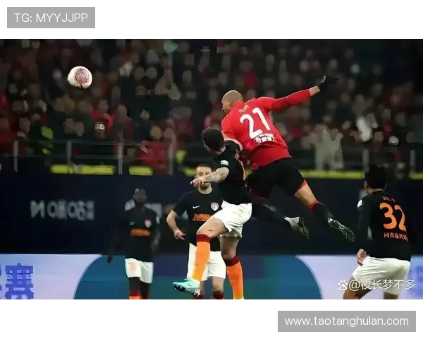 成都蓉城主场鏖战青岛海牛巅峰对决上演中超激情与荣耀争锋 成都蓉城主场鏖战青岛海牛巅峰对决上演中超激情与荣耀争锋