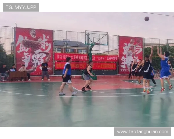 篮球点燃青春激情描绘拼搏梦想展现团队力量与不屈精神